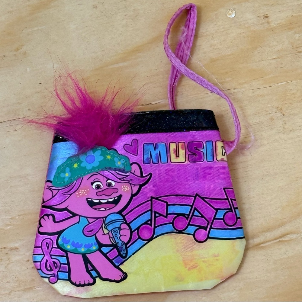 DreamWorks Trolls Poppy Mini Wristlet Coin Purse | Pouch w/Fuzzy Hair details